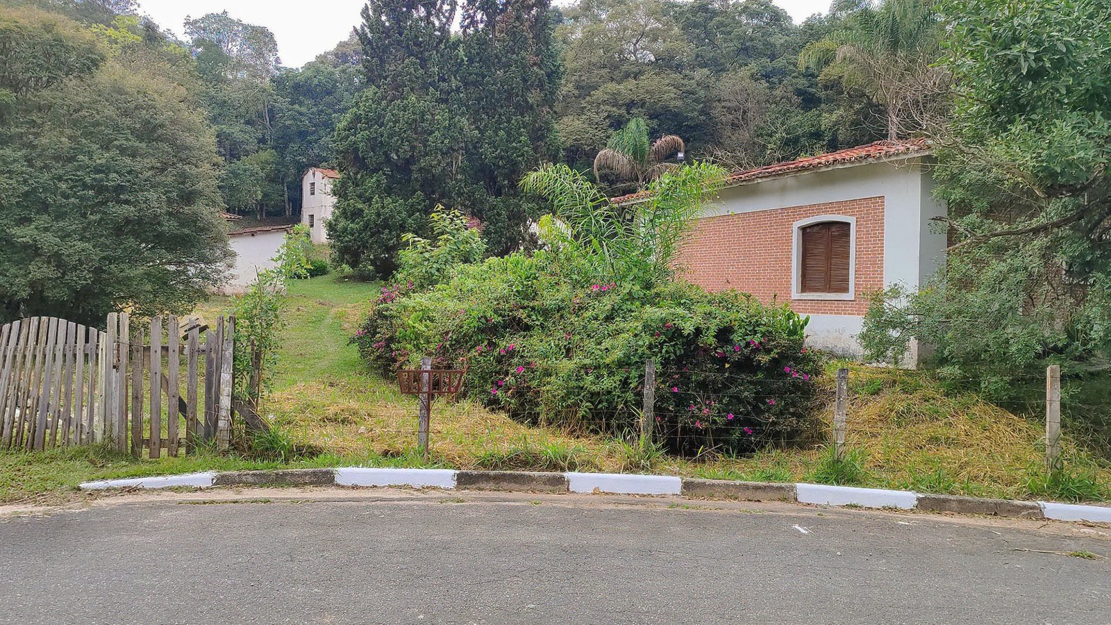 Terreno com 5.842m²  no Condomínio Arujazinho - Foto 4