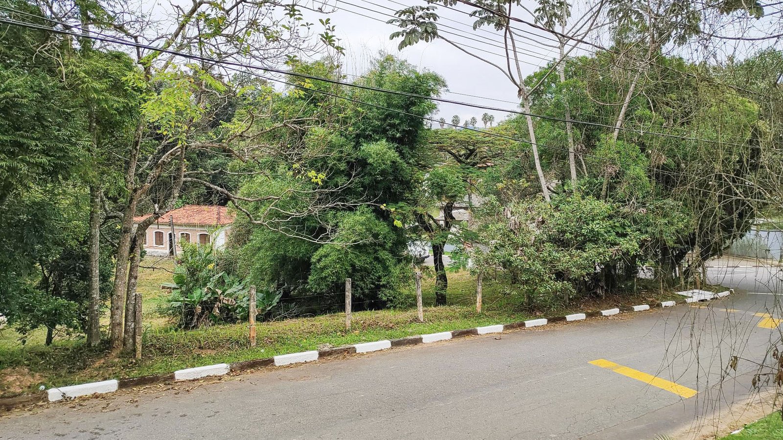 Terreno com 5.842m²  no Condomínio Arujazinho - Foto 11