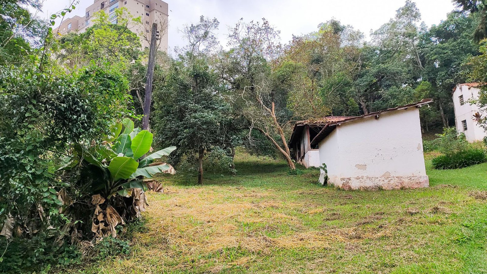 Terreno com 5.842m²  no Condomínio Arujazinho - Foto 18